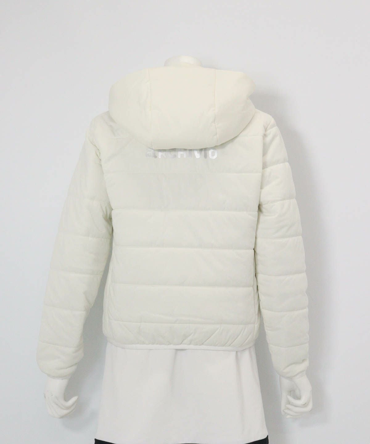 防風保温中綿ジップブルゾン(ホワイト)後ろ