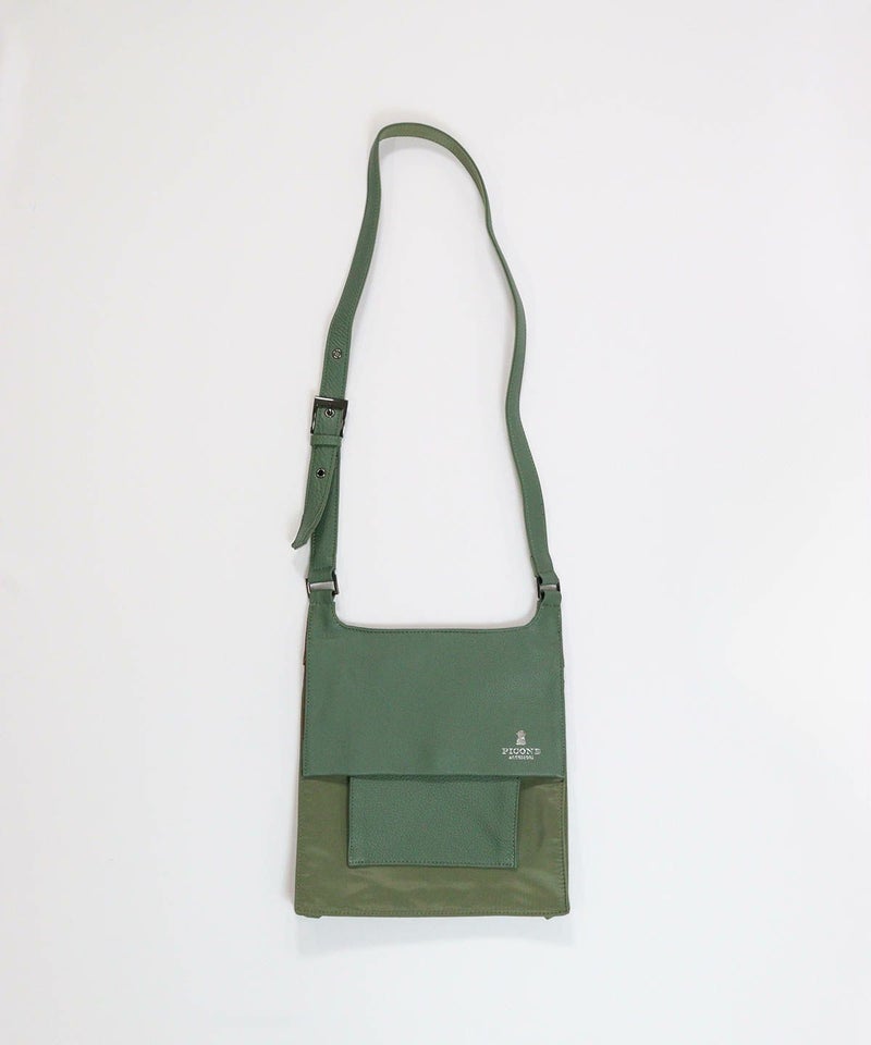 レザー切替ショルダーバッグ(カーキ)前