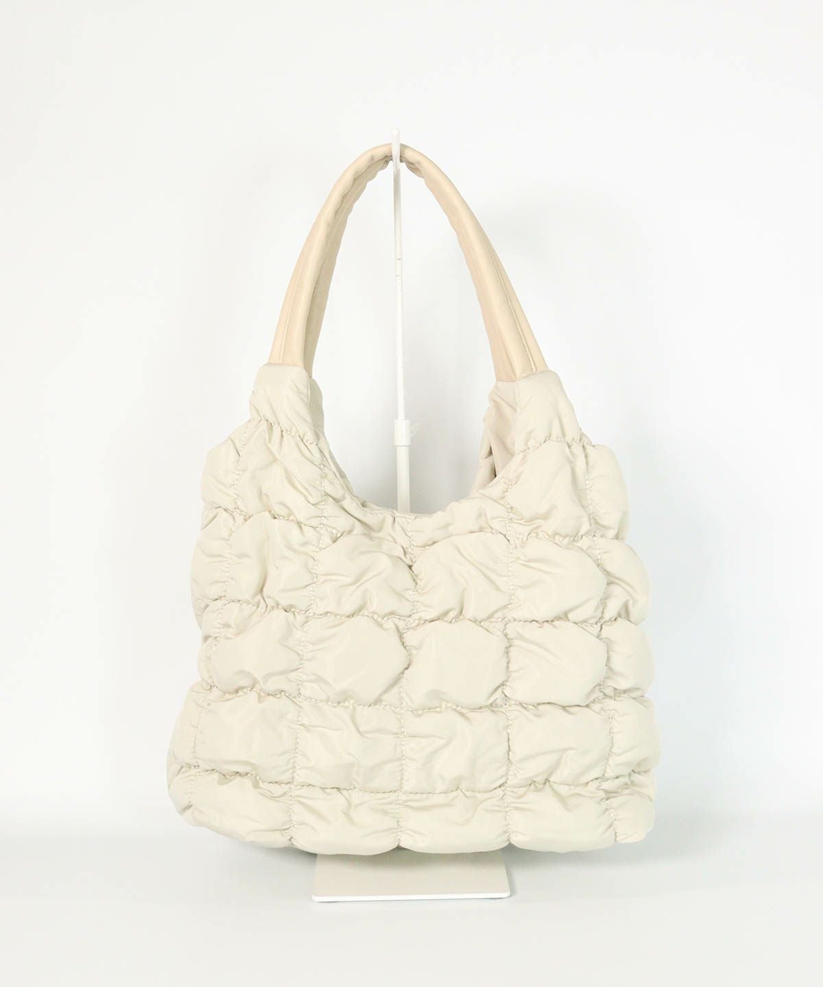 ギャザーキルティングハンドバッグ後（ベージュ）