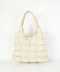 ギャザーキルティングハンドバッグ後（ベージュ）