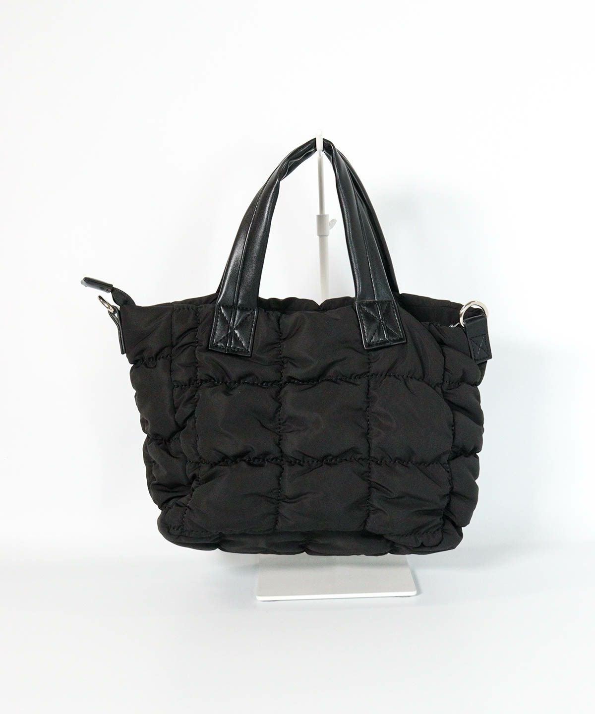  ギャザーキルティングミニバッグ後（ブラック）