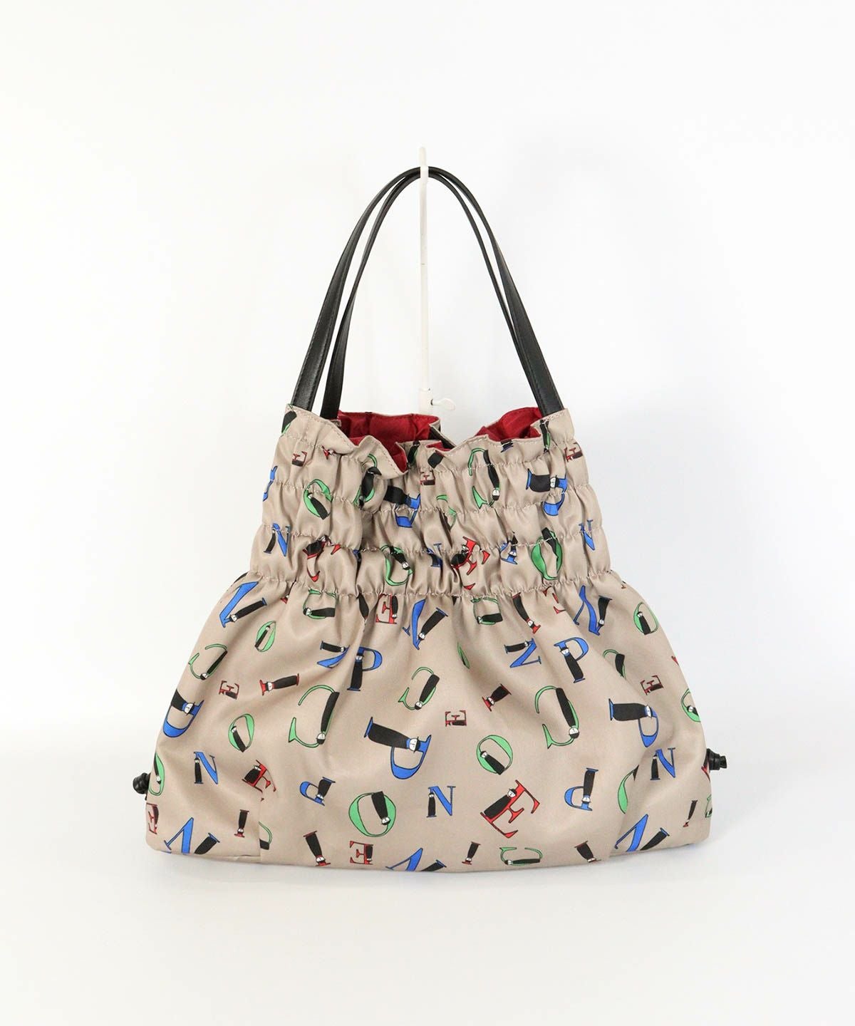 スカーフ柄風トートバッグ(ベージュ)前