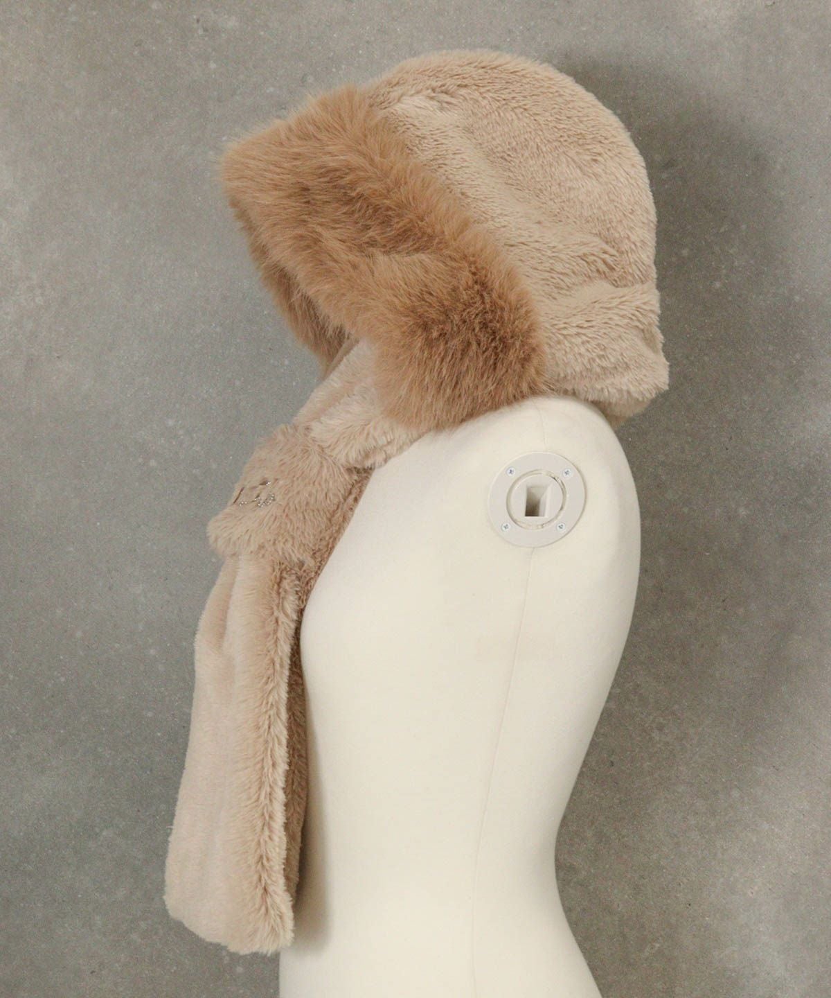 フェイクファーフードマフラー(ベージュ)横