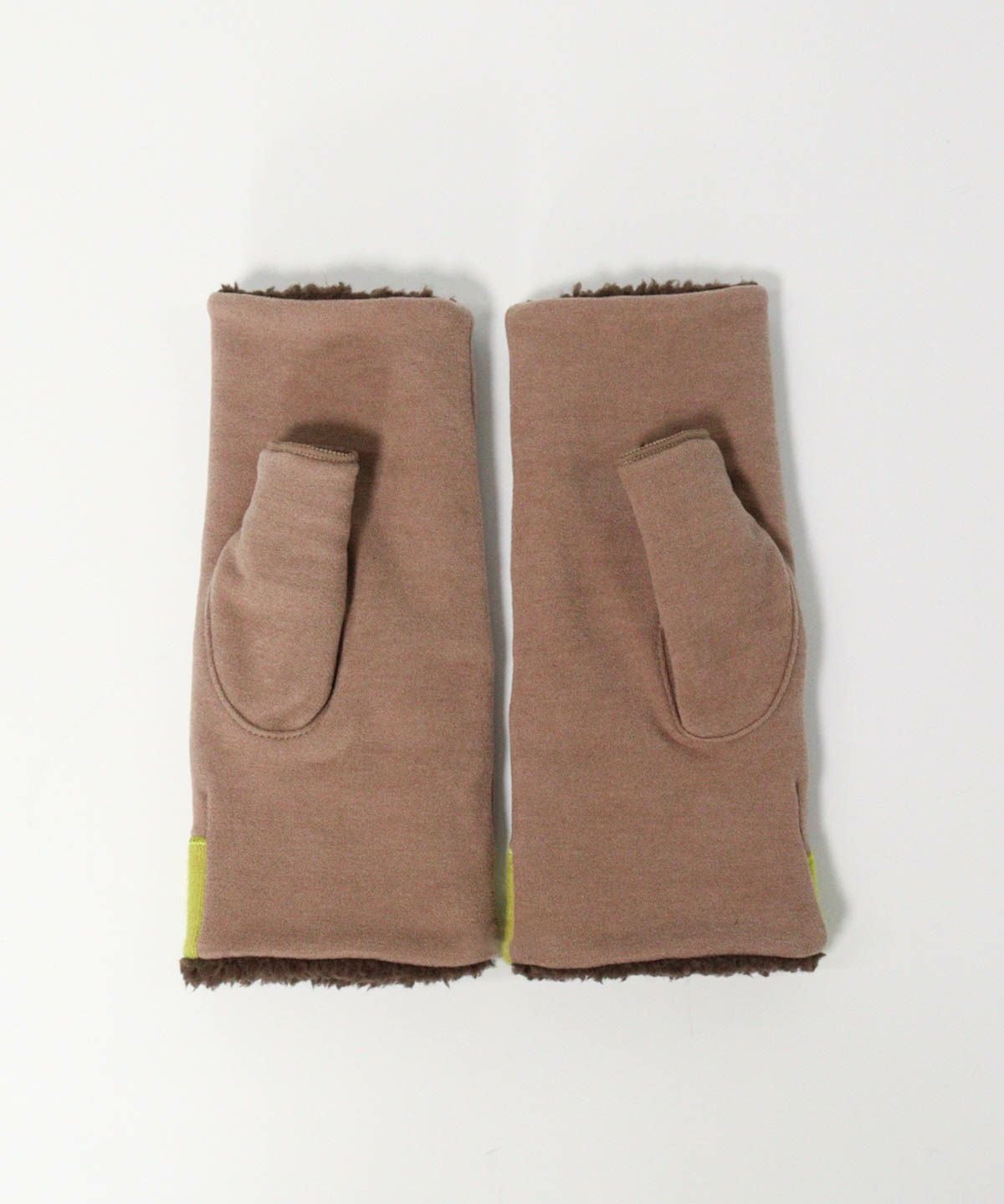 裏ボア刺繍手袋後（キャメル）