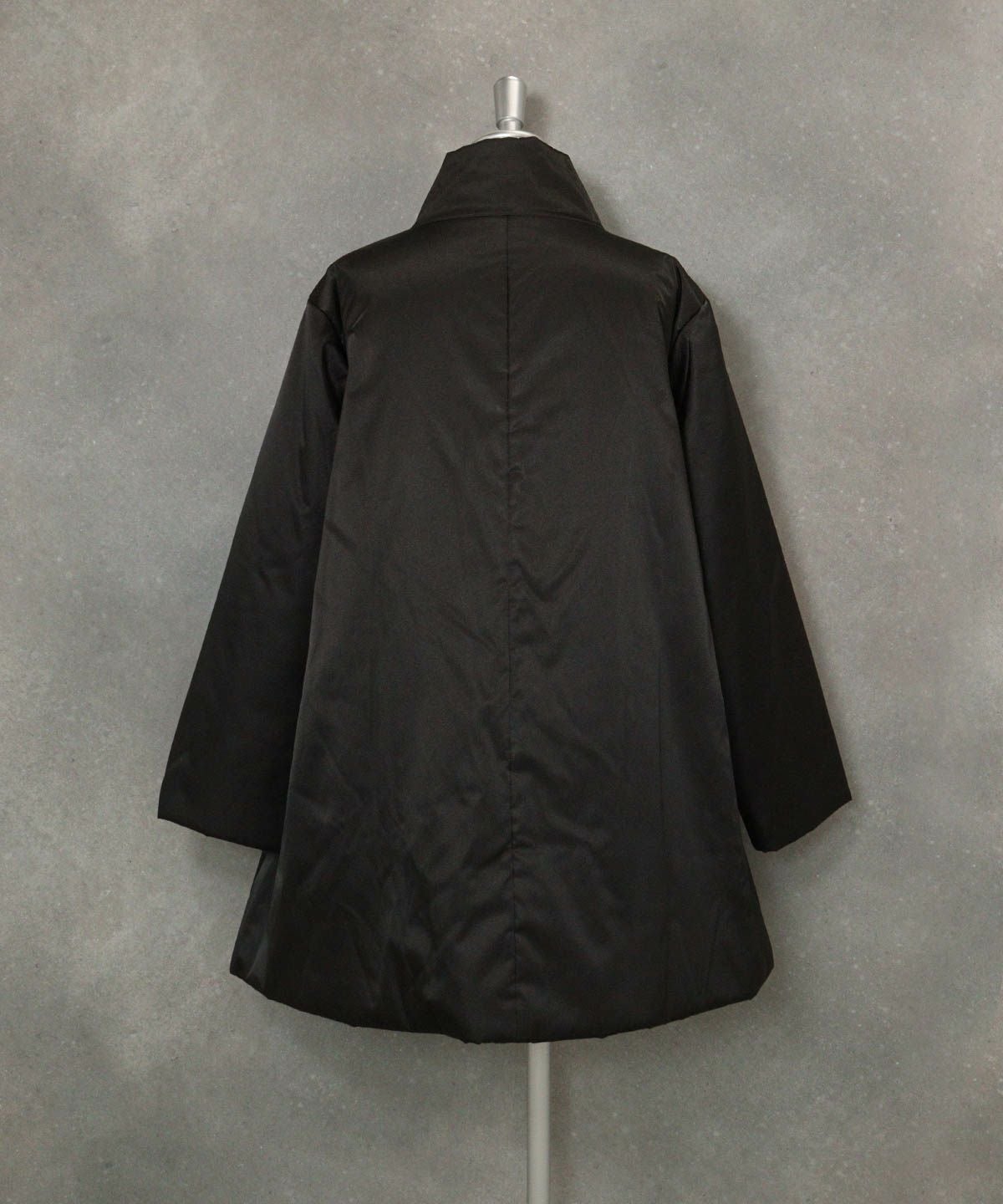 DOGモチーフ撥水中綿コート後（ブラック）