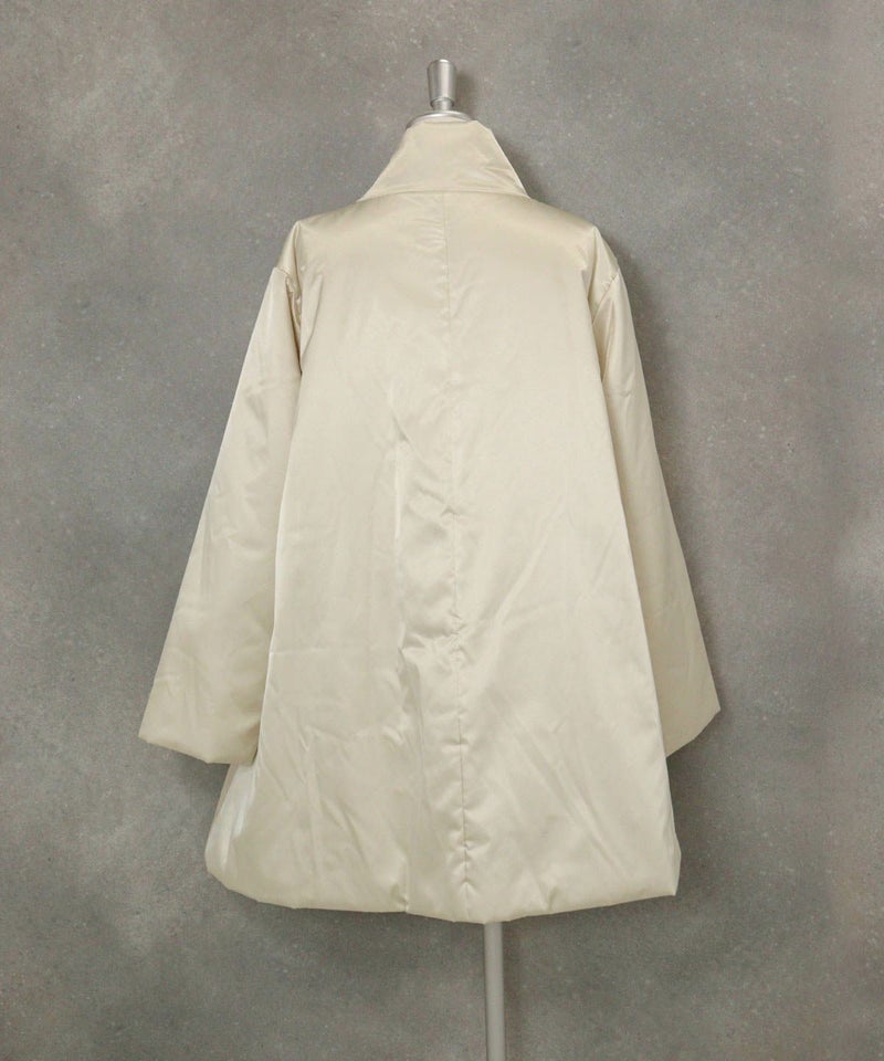 DOGモチーフ撥水中綿コート後（ベージュ）