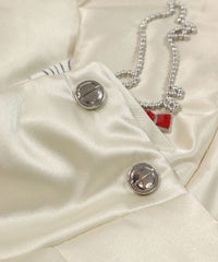 ボタン部分（ベージュ）