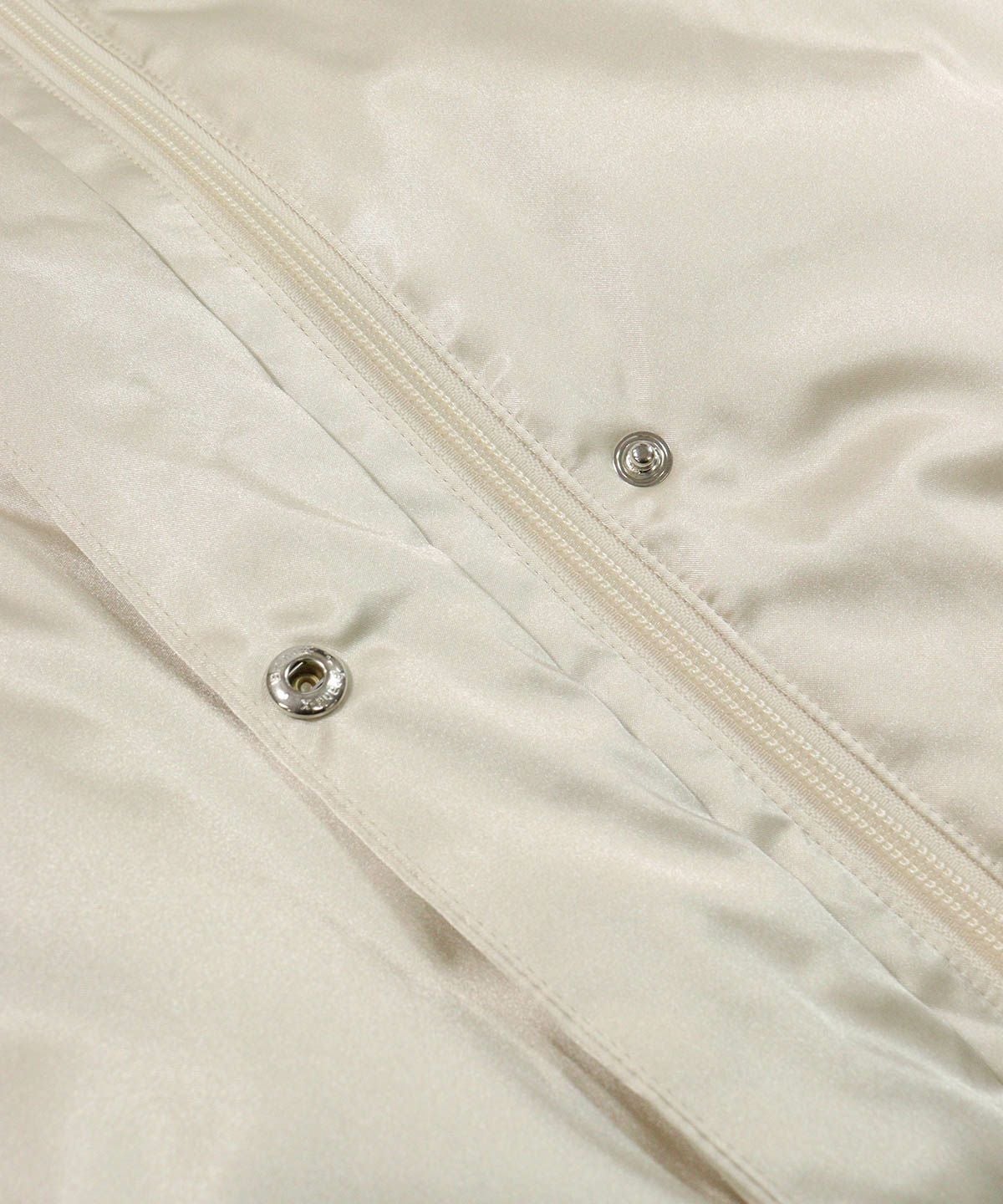 ボタン部分（ベージュ）