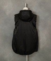 フード付き撥水中綿ベスト後（ブラック）