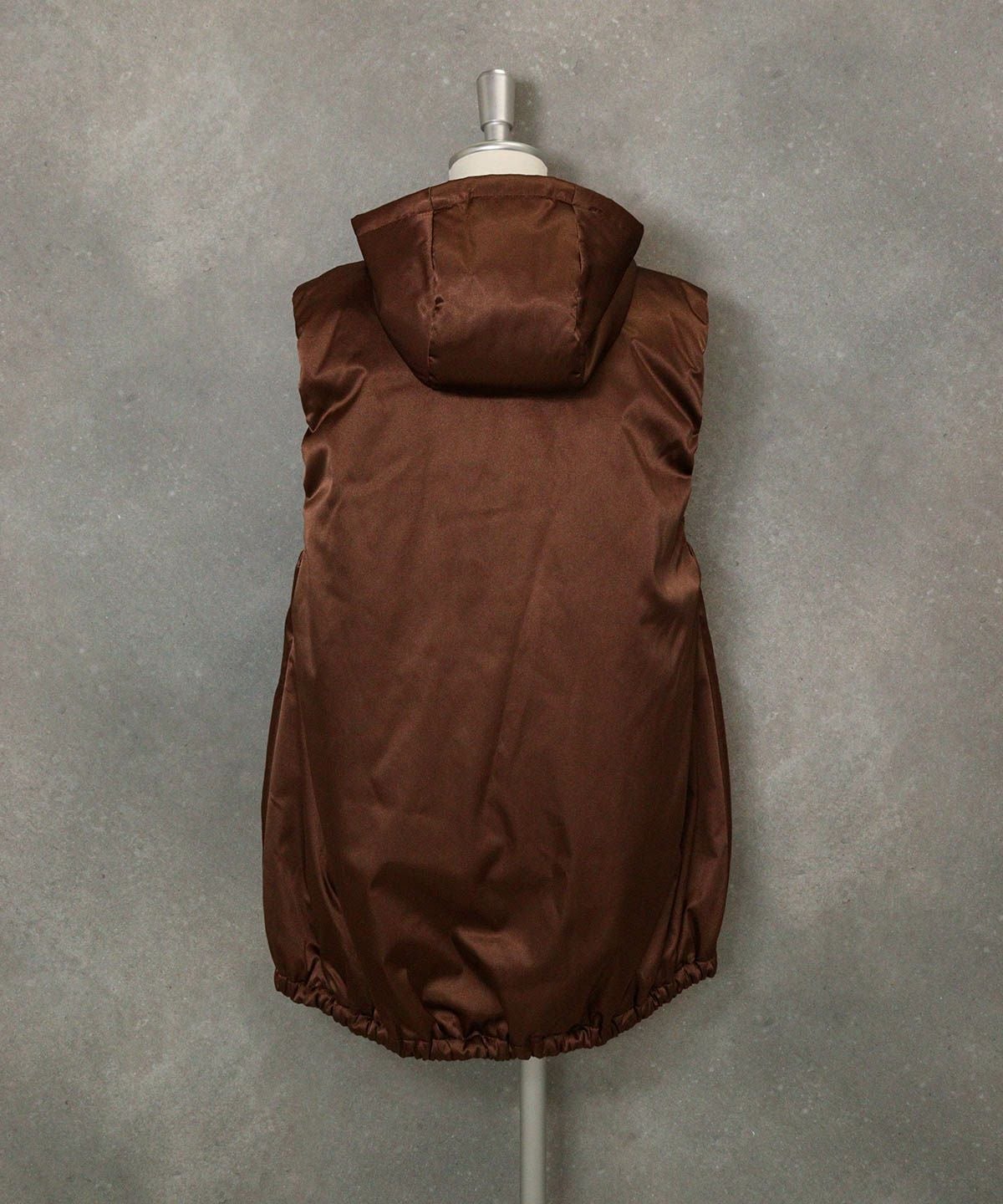 フード付き撥水中綿ベスト後（ブラウン）