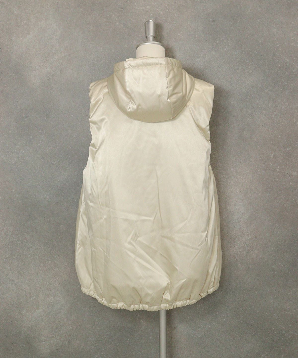 フード付き撥水中綿ベスト後（ベージュ）