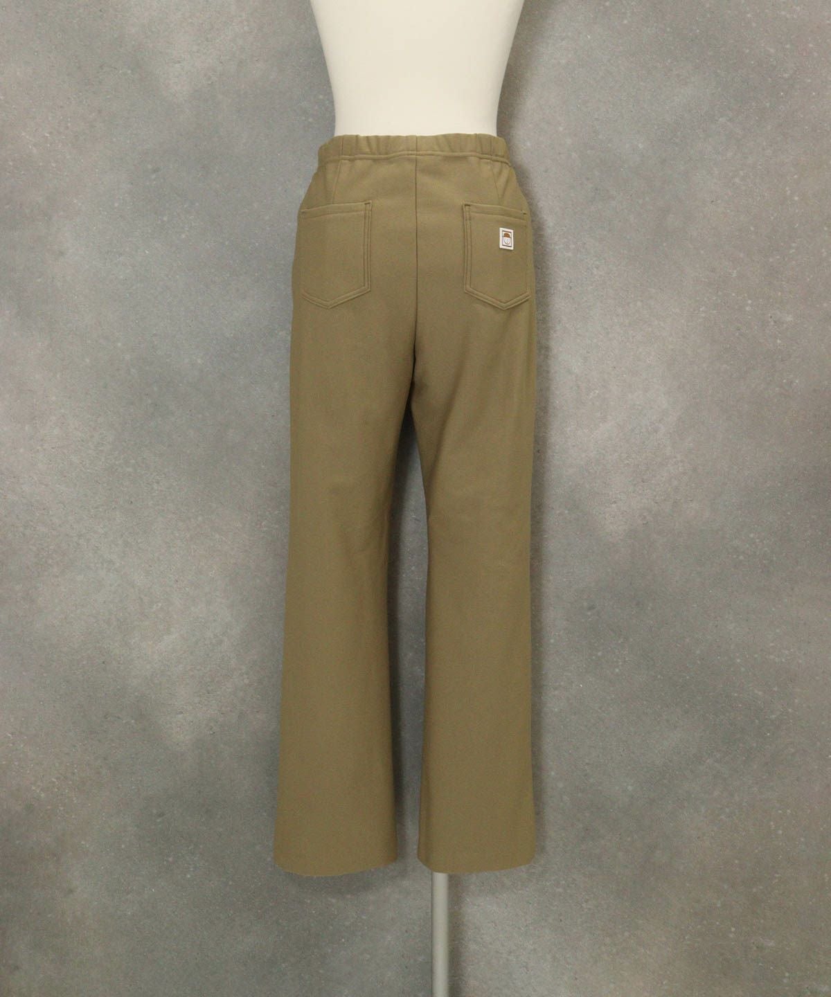 裏起毛イージーパンツ(キャメル)後ろ