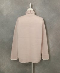 ウール混刺繍タートルニット後（ベージュ）