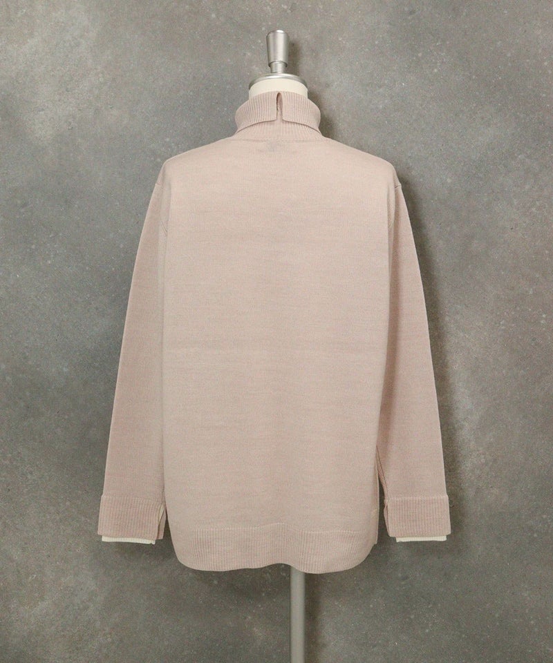 ウール混刺繍タートルニット後（ベージュ）