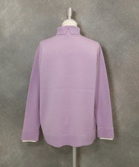 ウール混刺繍タートルニット後（ライトパープル）
