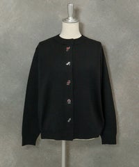 ウール混ボタン風刺繍カーディガン（ブラック）