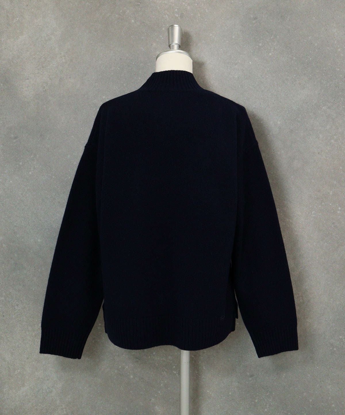 ウール100％カラフルピコニット後（ネイビー）