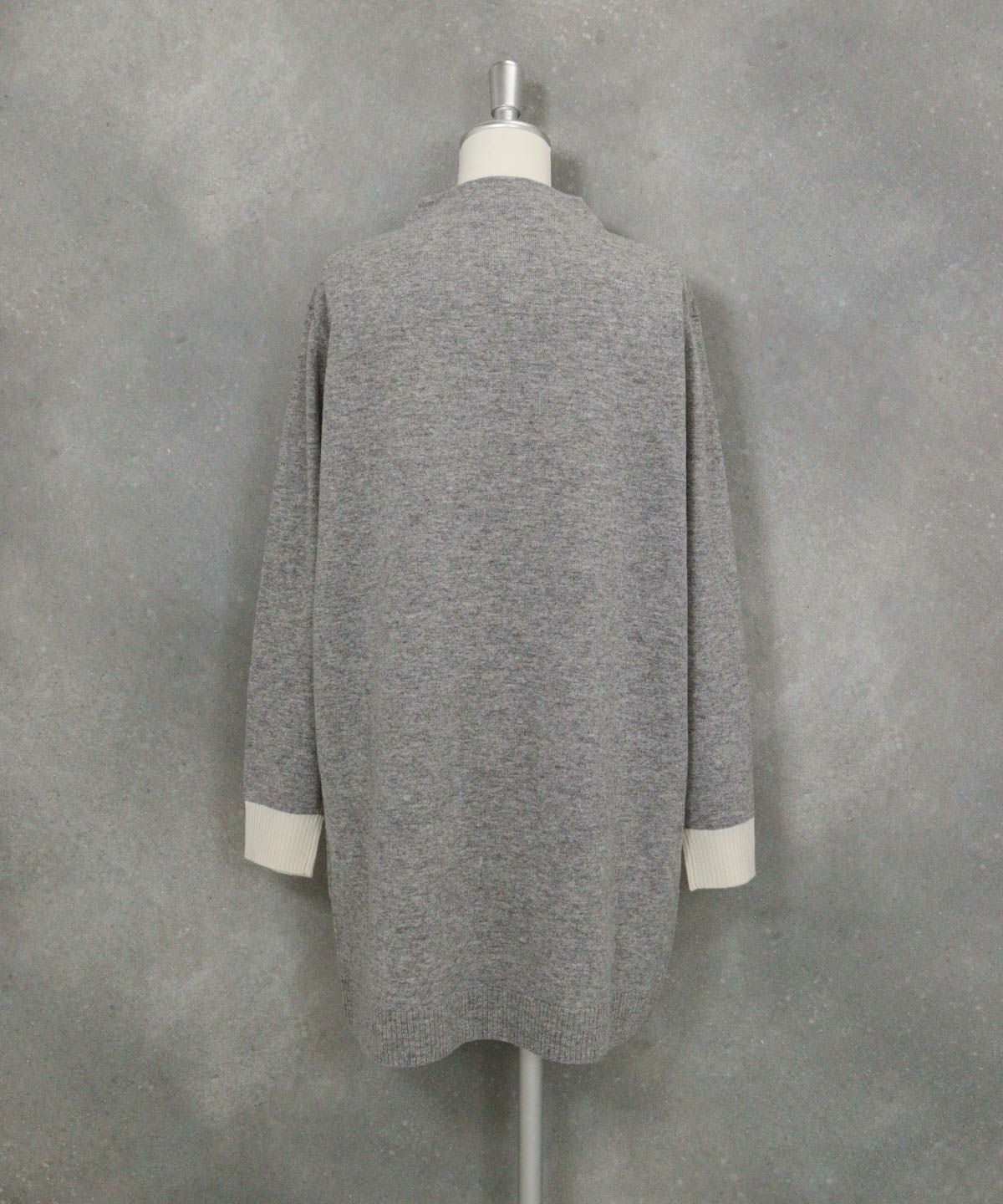 ウール100％ニットチュニック後（ライトグレー）