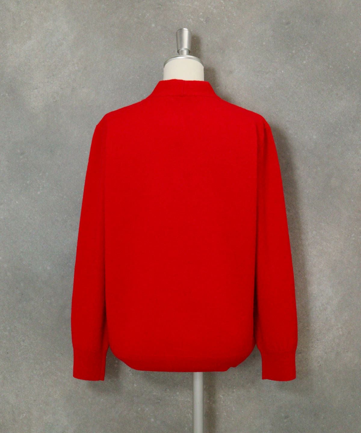 ウール100％ツイストネックニット後（レッド）