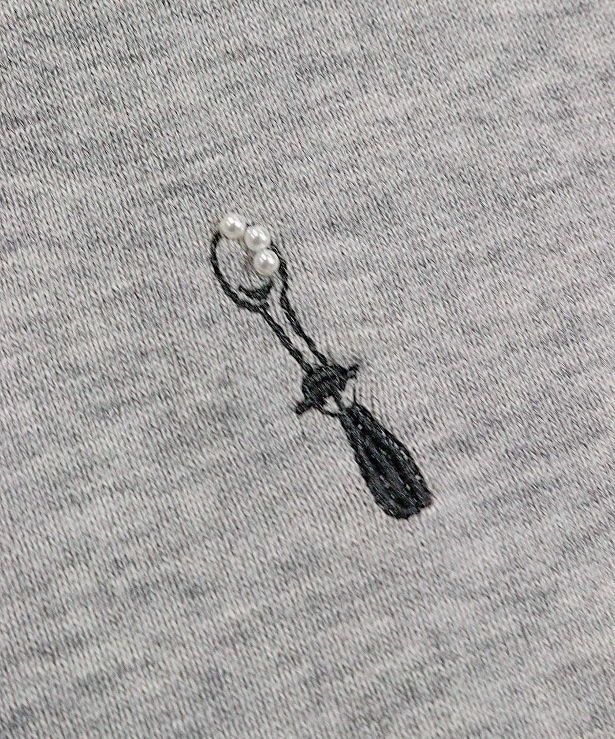 モチーフ刺繍アップ(ライトグレー)