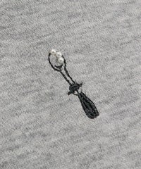 モチーフ刺繍アップ(ライトグレー)