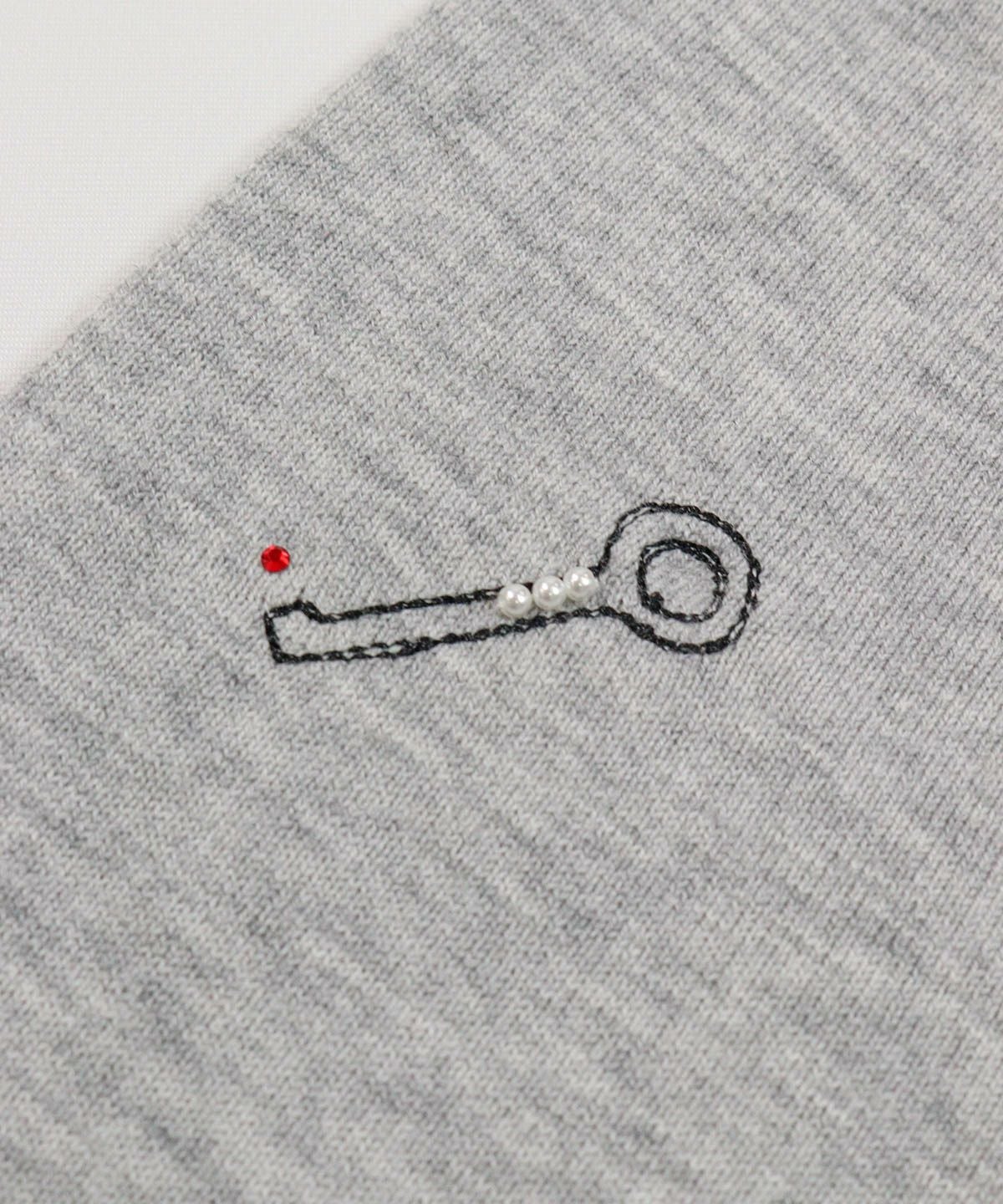 モチーフ刺繍アップ(ライトグレー)