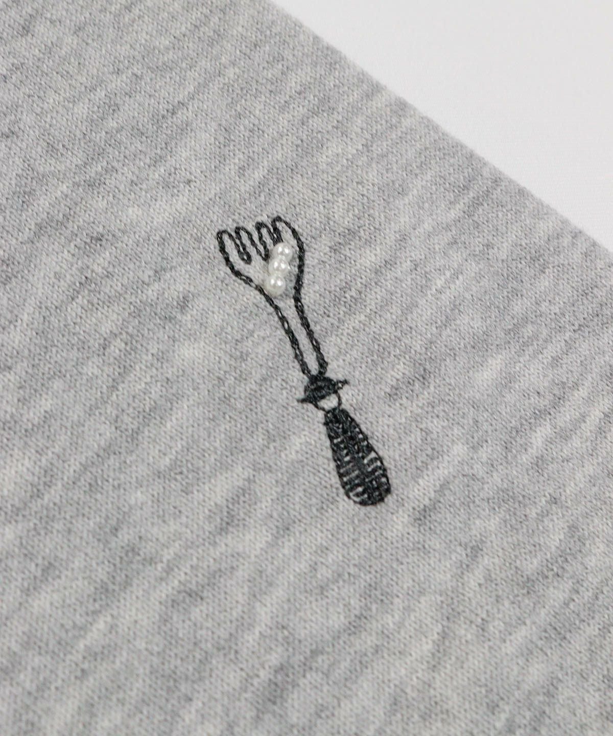 モチーフ刺繍アップ(ライトグレー)