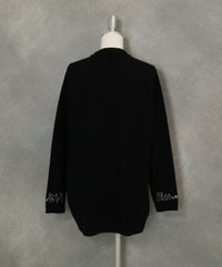 ウール混袖口刺繍ニット後（ブラック）