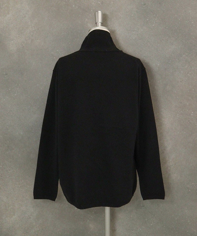 ウール100％DOG刺繍ハイネックニット後（ブラック）