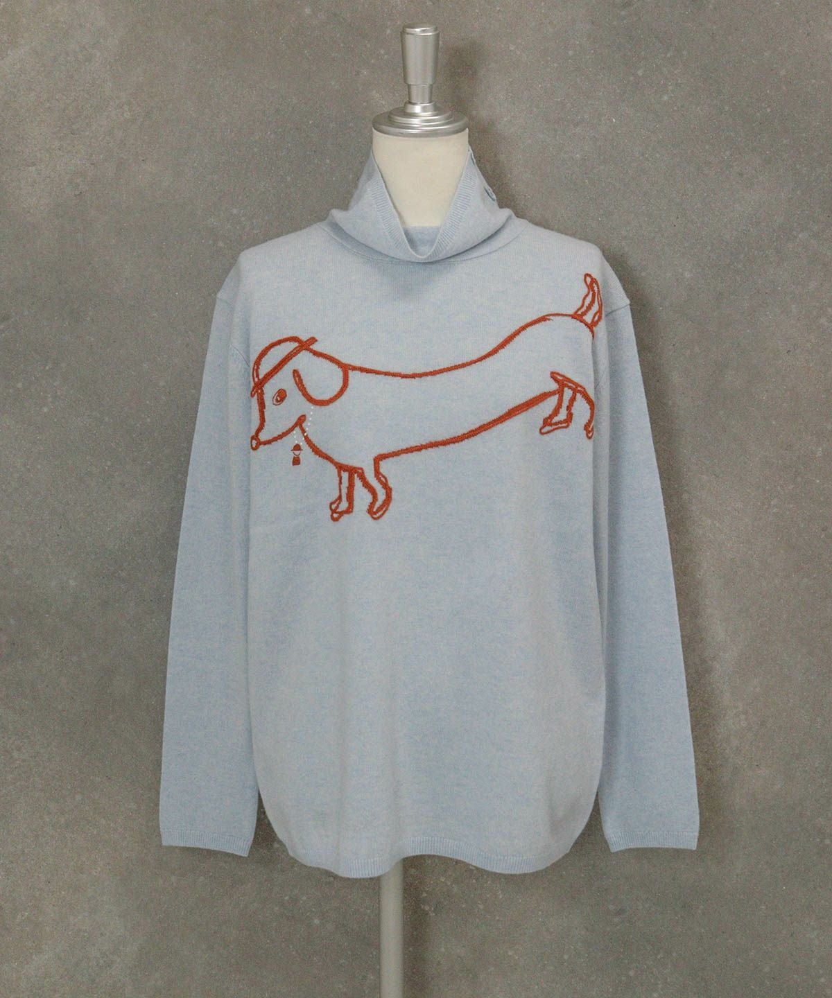 ウール100％DOG刺繍ハイネックニット（ライトブルー）