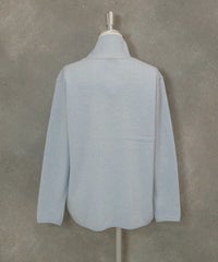 ウール100％DOG刺繍ハイネックニット後（ライトブルー）