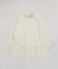 ラメ刺繍ワッペンハイネックニット（ホワイト）