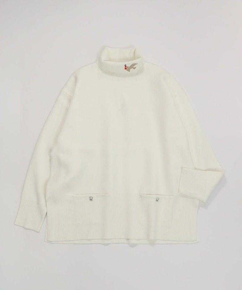 ラメ刺繍ワッペンハイネックニット（ホワイト）