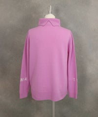 ウール100％ロゴタートルニット後（ライトパープル）