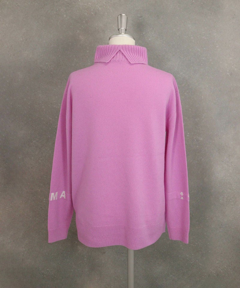 ウール100％ロゴタートルニット後（ライトパープル）