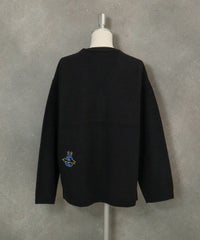 ウール100％ピクセル刺繍ニットカーディガン後（ブラック）