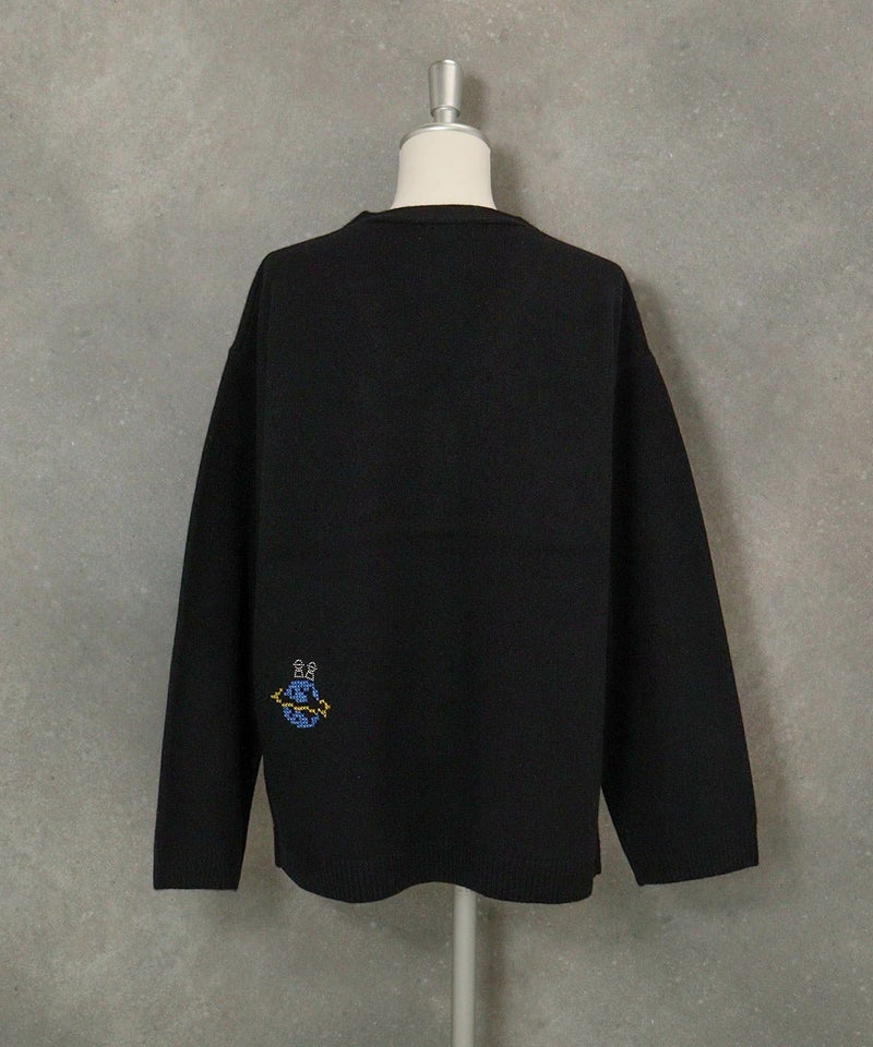 ウール100％ピクセル刺繍ニットカーディガン後（ブラック）