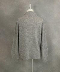  ウール混ポイントワッペンニット後（グレー）