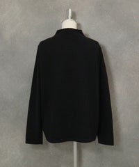  カシミヤ100％ロール襟ニット後（ブラック）