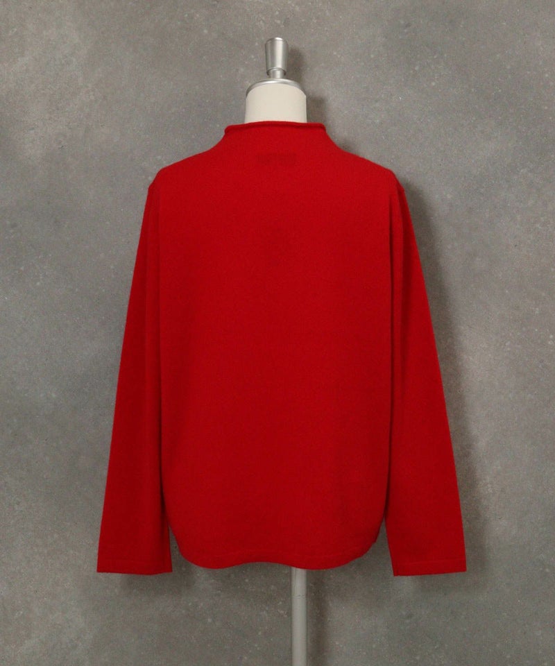  カシミヤ100％ロール襟ニット後（レッド）