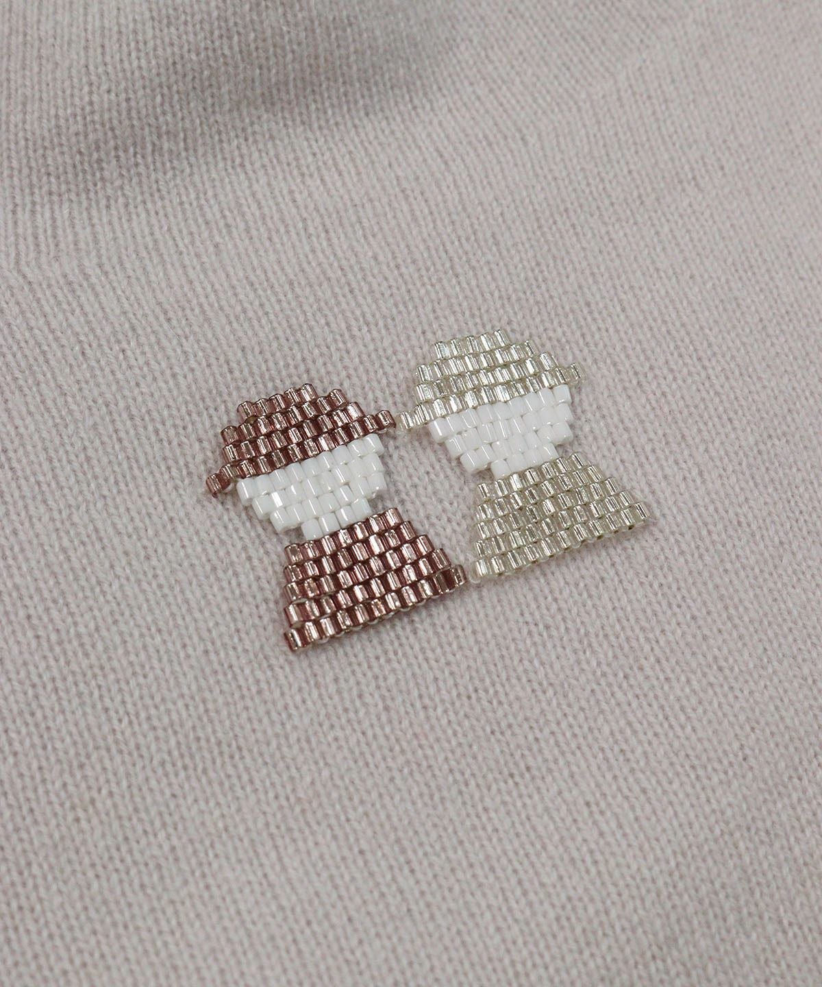 胸元デザイン部分（ベージュ）