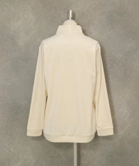 ロゴアップリケ起毛プルオーバー(ホワイト)後ろ