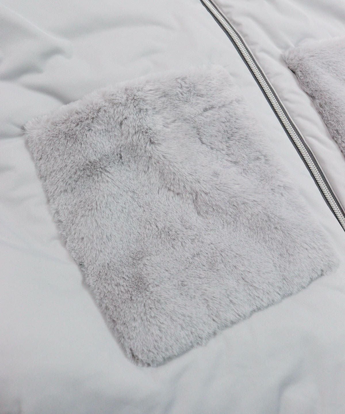 ポケット部分（ライトグレー）