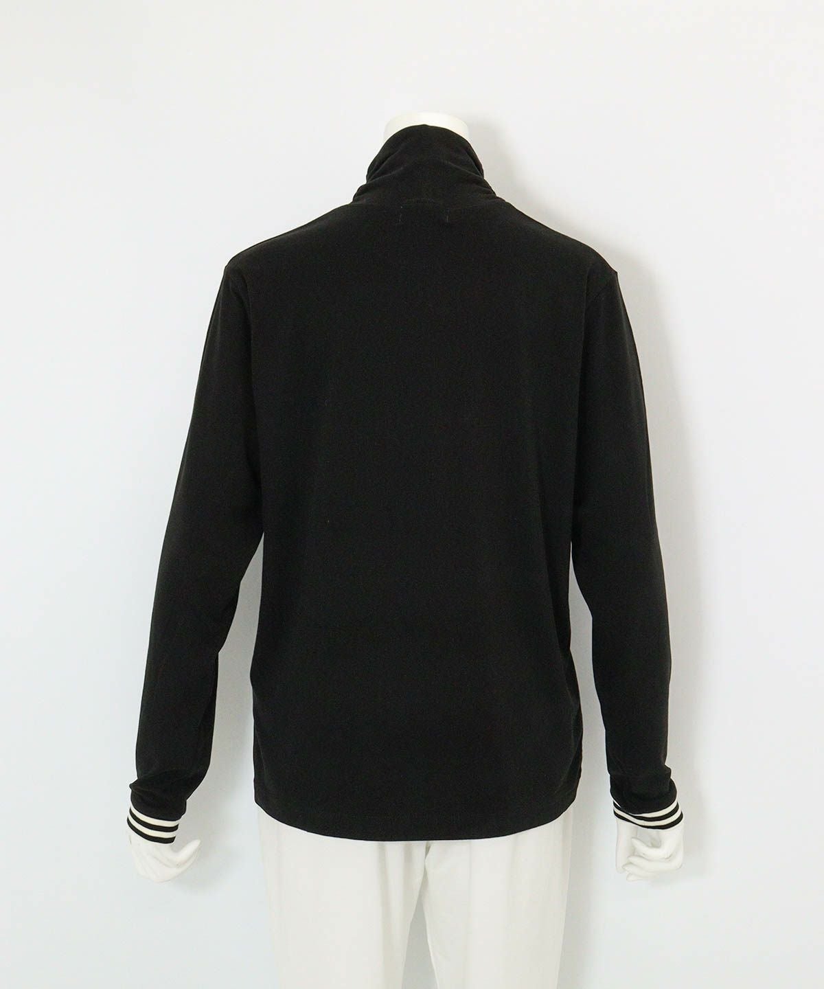 手描き風イラスト発熱素材プルオーバー(ブラック)後ろ