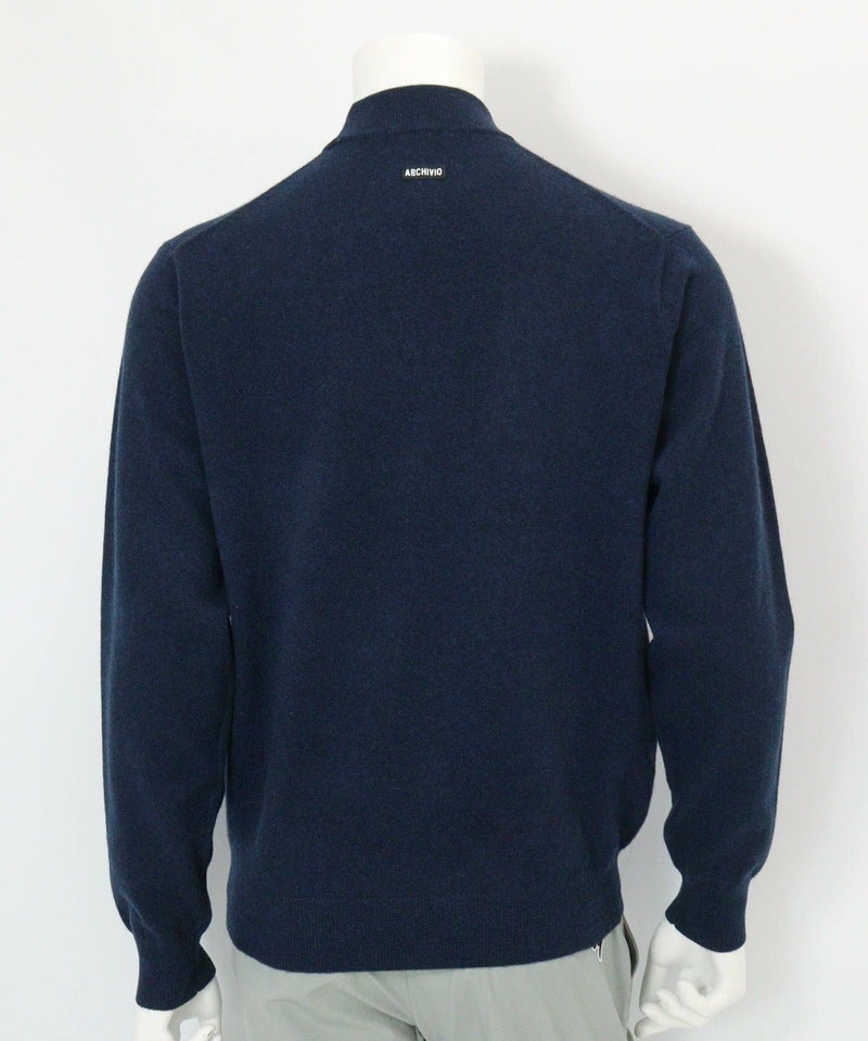 【メンズ】カシミヤ100％ロゴポケットニット(ネイビー)後ろ