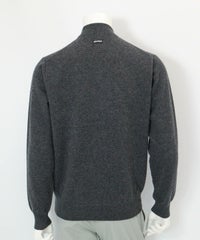 【メンズ】カシミヤ100％ロゴポケットニット(グレー)後ろ