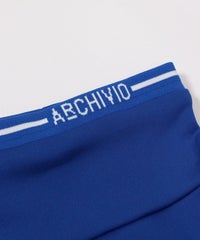 首元ロゴデザイン部分（ブルー）