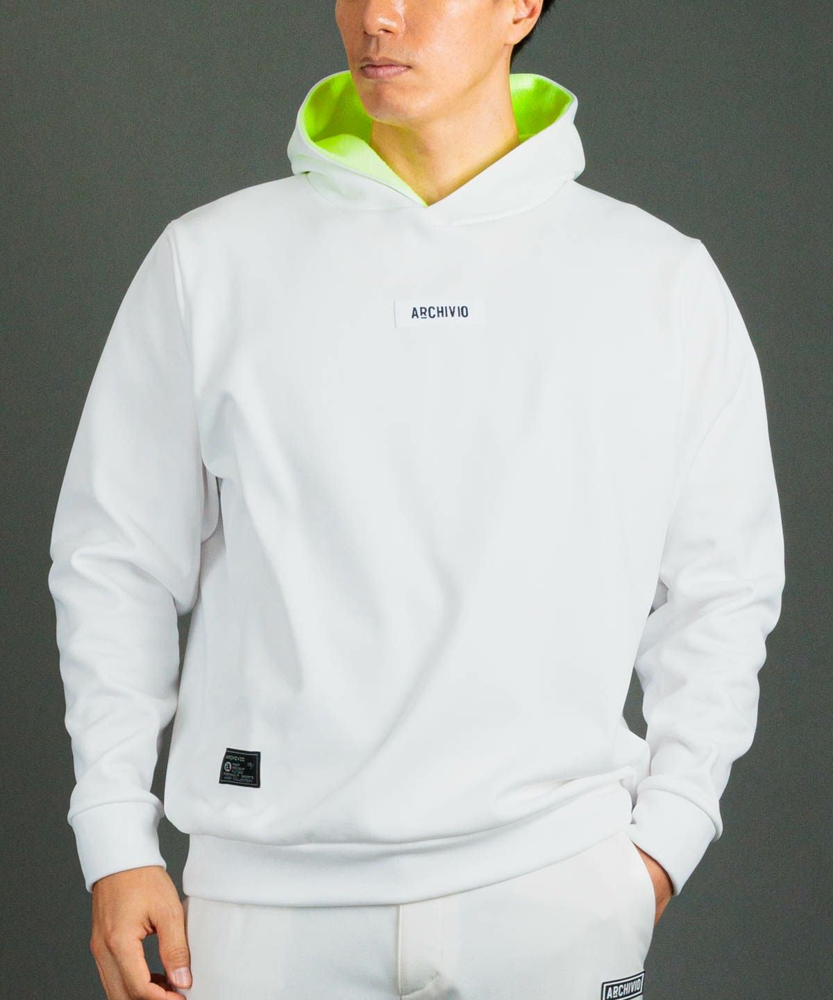 モデル着用画像（ホワイト）