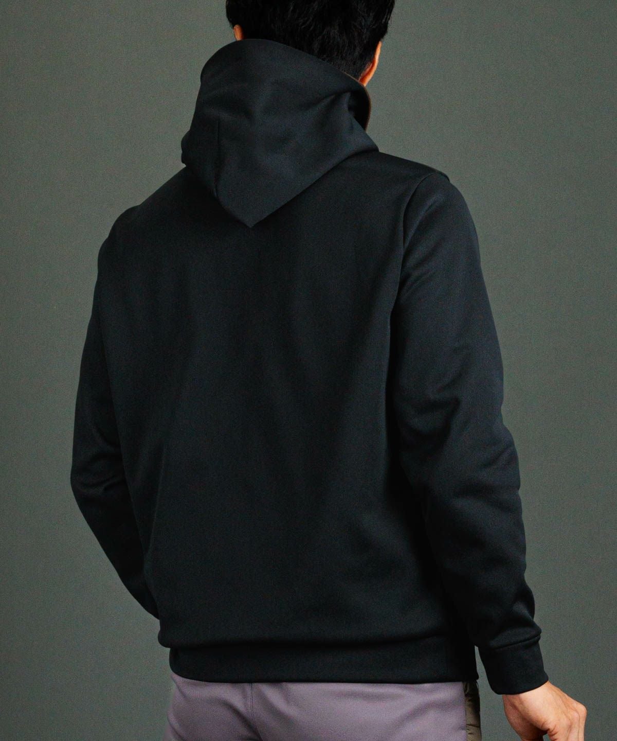 モデル着用画像（ブラック）