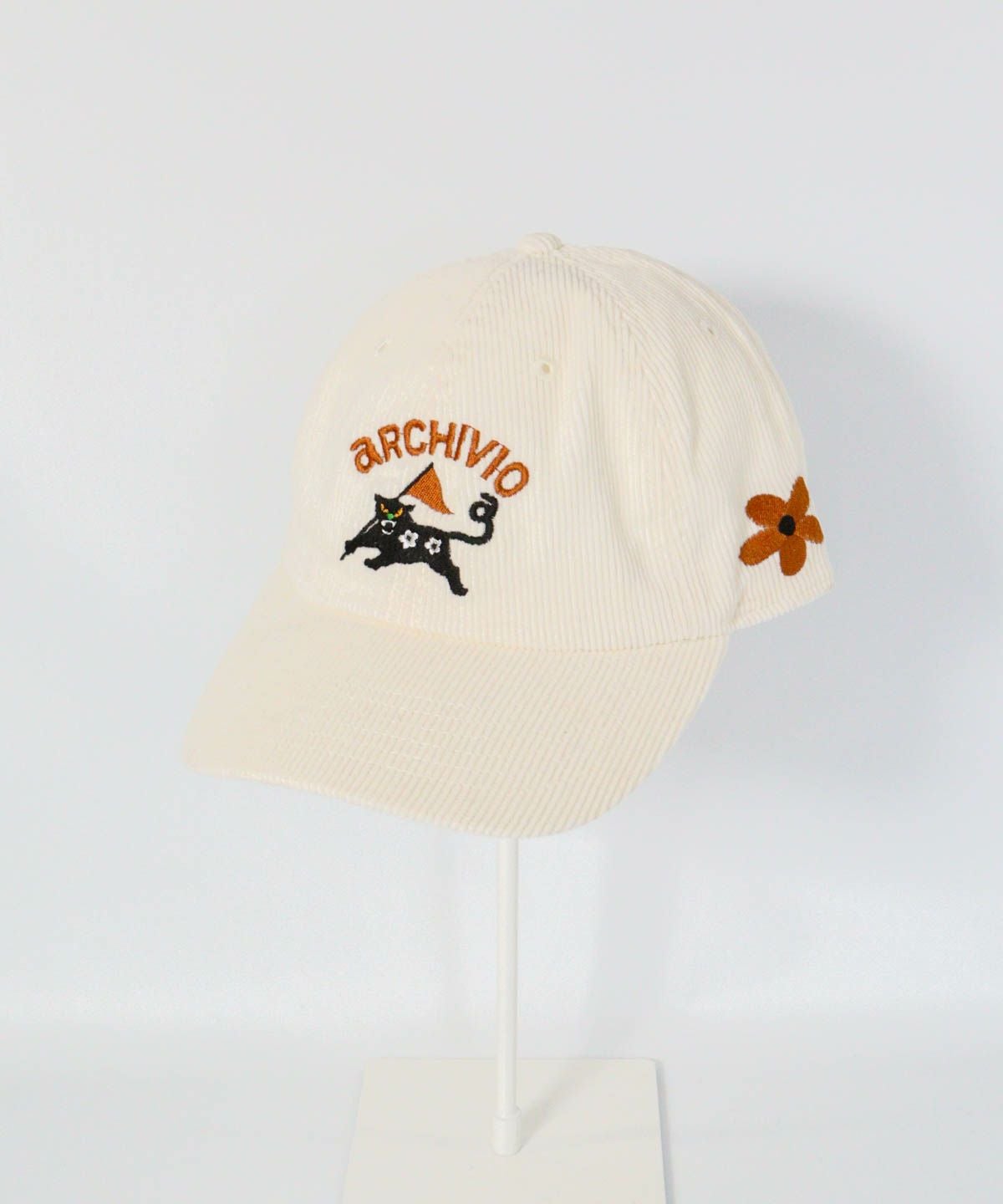 コーデュロイ刺繍キャップ（ホワイト）